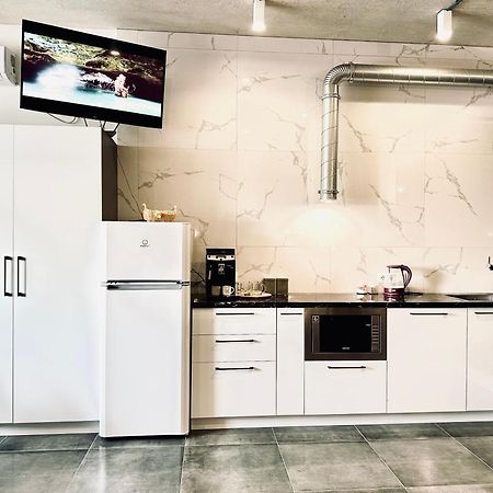 Modern Apartments With A Coffee Machine In The City Center, A View Of The City Ривне Екстериор снимка