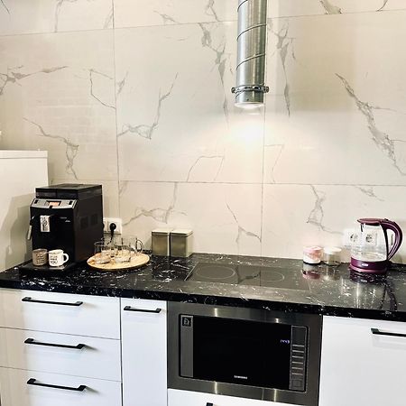 Modern Apartments With A Coffee Machine In The City Center, A View Of The City Ривне Екстериор снимка