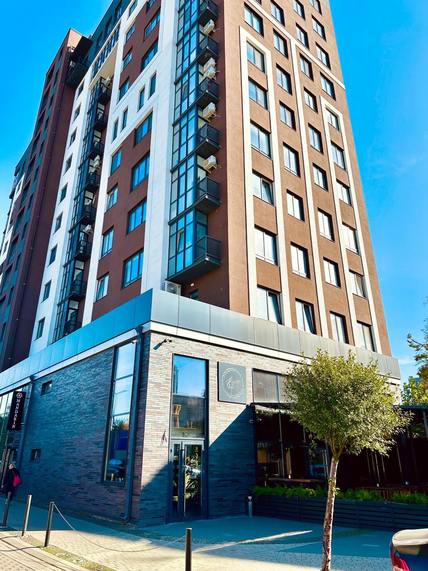 Modern Apartments With A Coffee Machine In The City Center, A View Of The City Ривне Екстериор снимка