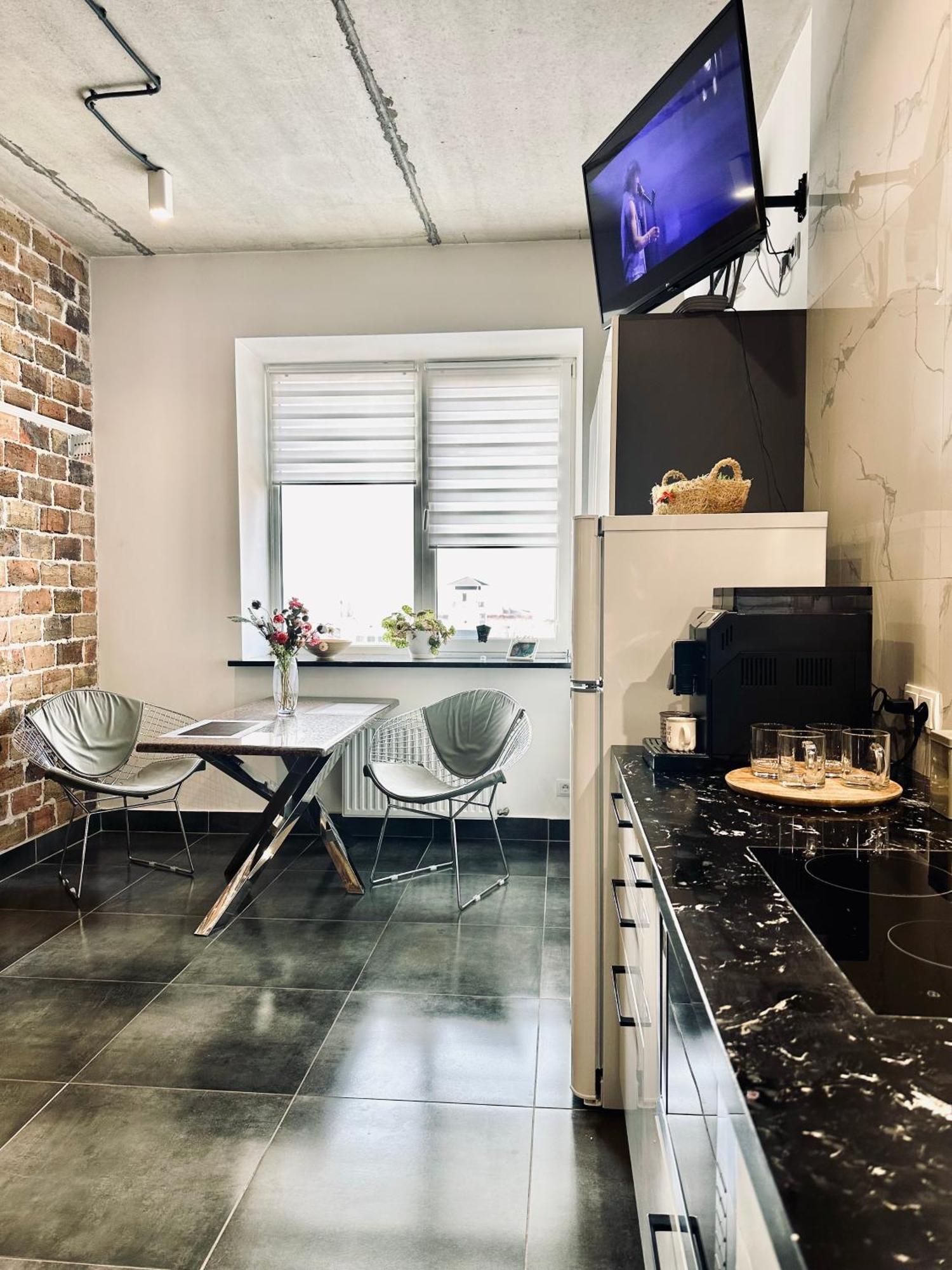 Modern Apartments With A Coffee Machine In The City Center, A View Of The City Ривне Екстериор снимка